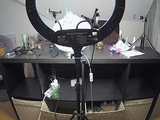 voyeurcam-julmodels-whitebed-6 webcam