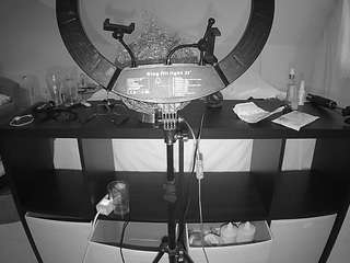 voyeurcam-julmodels-whitebed-6