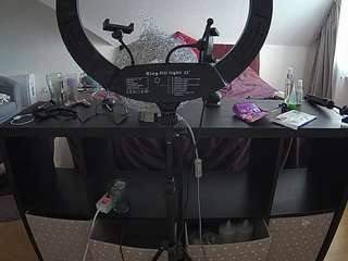 voyeurcam-julmodels-whitebed-6