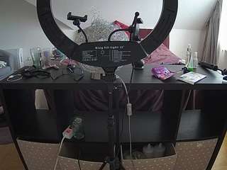 voyeurcam-julmodels-whitebed-6