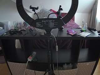 voyeurcam-julmodels-whitebed-6