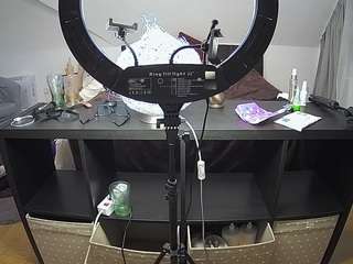 voyeurcam-julmodels-whitebed-6 webcam