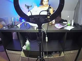 voyeurcam-julmodels-whitebed-6