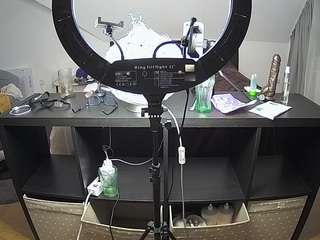 voyeurcam-julmodels-whitebed-6