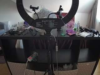 voyeurcam-julmodels-whitebed-6 webcam