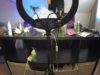 voyeurcam-julmodels-whitebed-6