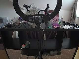 voyeurcam-julmodels-whitebed-6