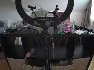 voyeurcam-julmodels-whitebed-6