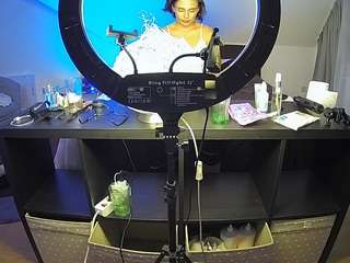 voyeurcam-julmodels-whitebed-6 webcam