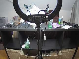 voyeurcam-julmodels-whitebed-6