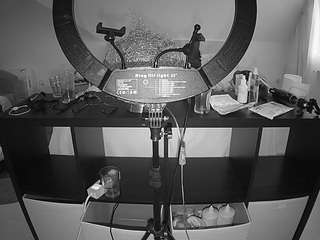 voyeurcam-julmodels-whitebed-6 webcam