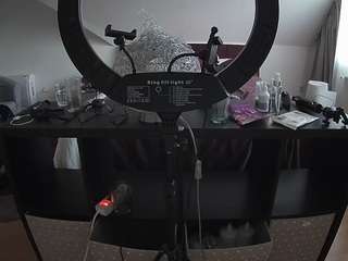 voyeurcam-julmodels-whitebed-6