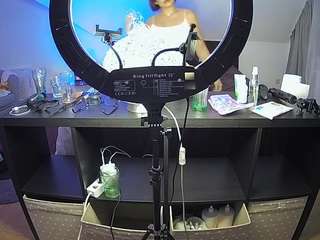 voyeurcam-julmodels-whitebed-6