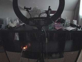 voyeurcam-julmodels-whitebed-6