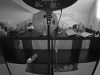 voyeurcam-julmodels-whitebed-6 webcam