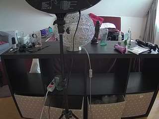 voyeurcam-julmodels-whitebed-6 webcam