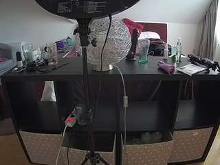 voyeurcam-julmodels-whitebed-6 webcam
