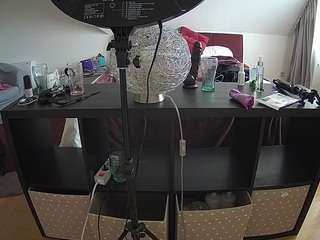voyeurcam-julmodels-whitebed-6 webcam