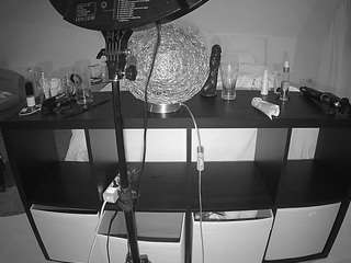 voyeurcam-julmodels-whitebed-6 webcam