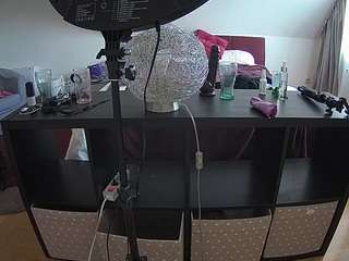 voyeurcam-julmodels-whitebed-6
