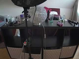 voyeurcam-julmodels-whitebed-6 webcam