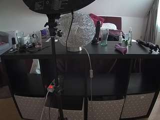 voyeurcam-julmodels-whitebed-6