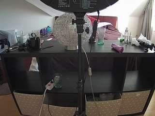 voyeurcam-julmodels-whitebed-6