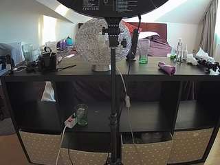 voyeurcam-julmodels-whitebed-6's CamSoda show and profile
