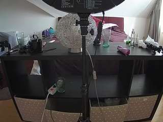 voyeurcam-julmodels-whitebed-6