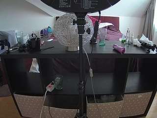 voyeurcam-julmodels-whitebed-6