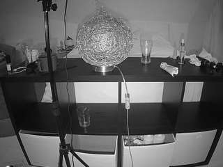 voyeurcam-julmodels-whitebed-6 camsoda