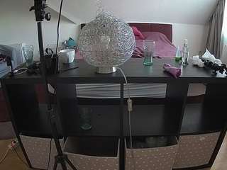 voyeurcam-julmodels-whitebed-6