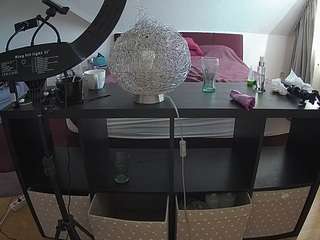voyeurcam-julmodels-whitebed-6