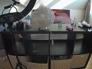 voyeurcam-julmodels-whitebed-6