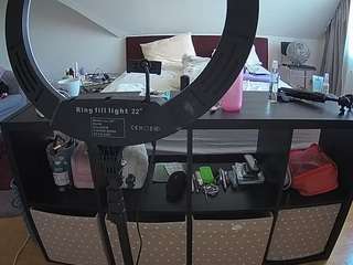 voyeurcam-julmodels-whitebed-6 webcam