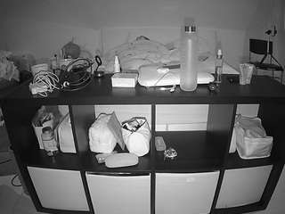 voyeurcam-julmodels-whitebed-6 webcam