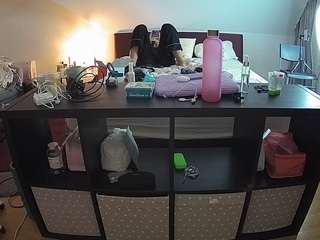 voyeurcam-julmodels-whitebed-6 webcam