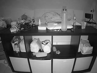 voyeurcam-julmodels-whitebed-6