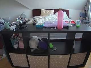 voyeurcam-julmodels-whitebed-6 webcam