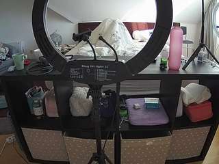 voyeurcam-julmodels-whitebed-6 webcam