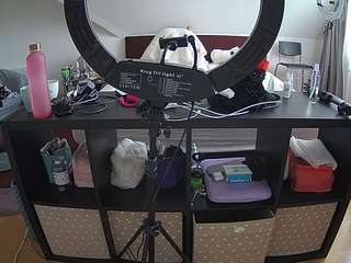 voyeurcam-julmodels-whitebed-6