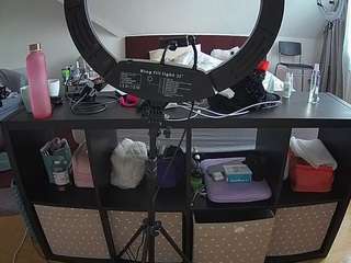 voyeurcam-julmodels-whitebed-6 webcam model