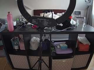 voyeurcam-julmodels-whitebed-6