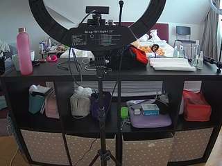 voyeurcam-julmodels-whitebed-6's CamSoda show and profile