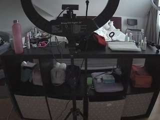 voyeurcam-julmodels-whitebed-6
