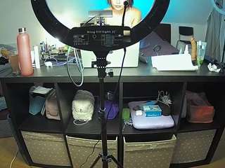 voyeurcam-julmodels-whitebed-6