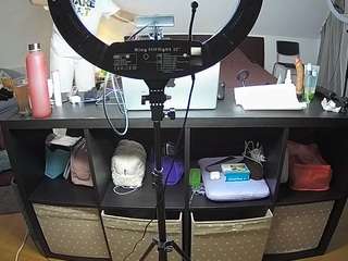 voyeurcam-julmodels-whitebed-6