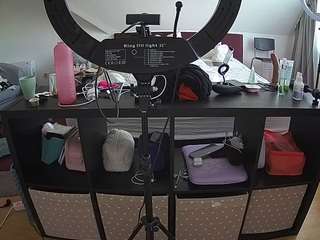 voyeurcam-julmodels-whitebed-6