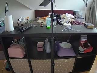 voyeurcam-julmodels-whitebed-6's CamSoda show and profile