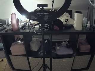 voyeurcam-julmodels-whitebed-6